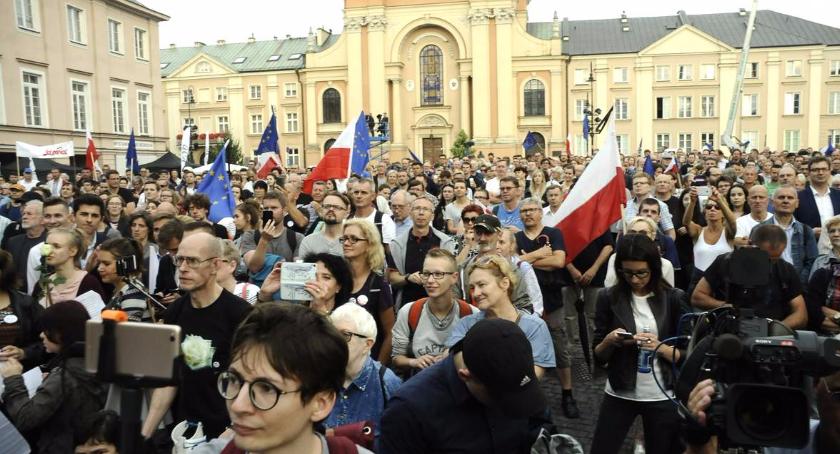 Piątek kolejnym dniem z protestami w Warszawie