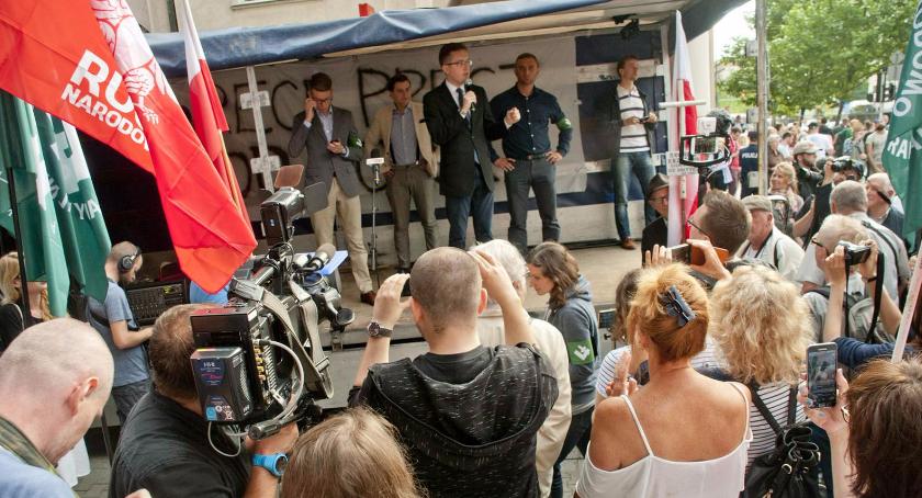 Ręce precz od Polski - ONR manifestował pod siedzibą Komisji Unii Europejskiej