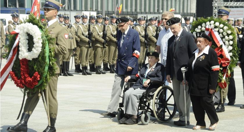 Warszawa uczciła pamięc Powstańców [ZDJĘCIA]