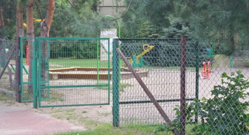Dziecko porażone prądem na placu zabaw