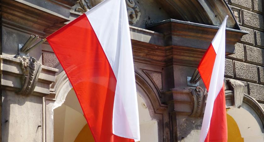 Trzej Niemcy zbezcześcili polską flagę 
