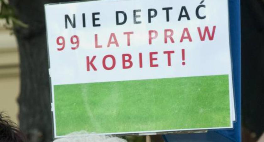 Protest kobiet pod Kancelarią Premiera - zobaczcie zdjęcia