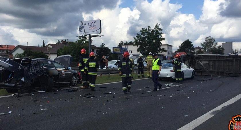 Zderzenie trzech aut na trasie z Warszawy na Gdańsk. Zobaczcie zdjęcia straży