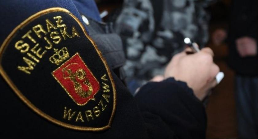 Pijany ojciec w towarzystwie  pijanych kompanów opiekował się synem. Co grozi nietrzeźwym rodzicom?