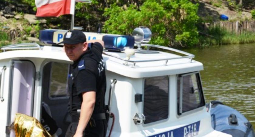 Motolotniarz w Wiśle, wywrócona łódka na Zalewie Zegrzyńskim - pracowity weekend policji rzecznej