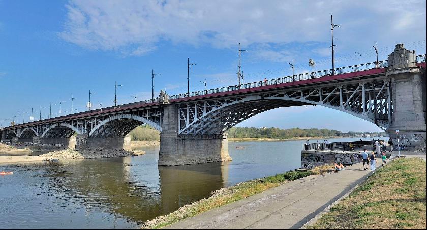 Zablokowany prawy pas ruchu na moście Poniatowskiego w kierunku Pragi