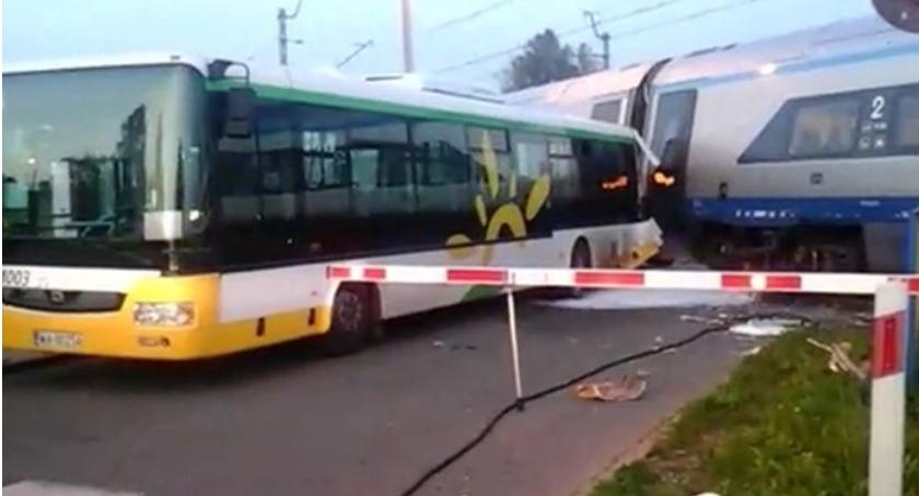 Modlin: zderzenie autobusu lotniskowego z Pendolino