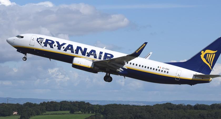 Działa specjalna infolinia dla pasażerów odwołanych lotów Ryanair. Sprawdź możliwości reklamacji