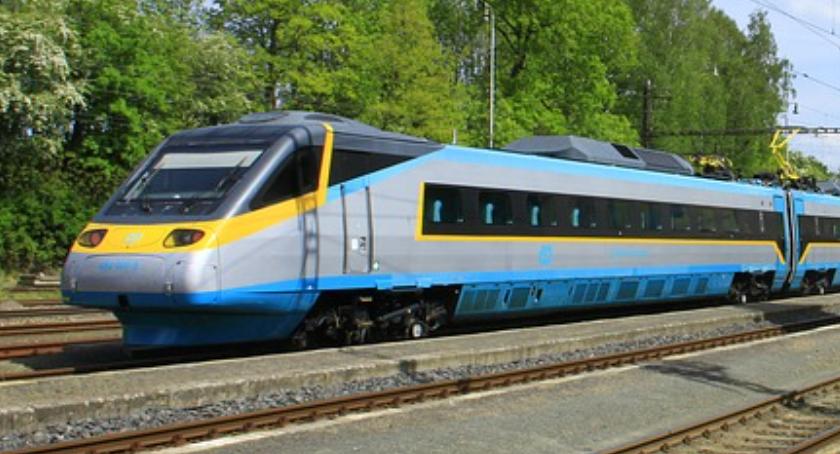 Kobieta potrącona przez Pendolino. Tragedia na stacji Warszawa Toruńska