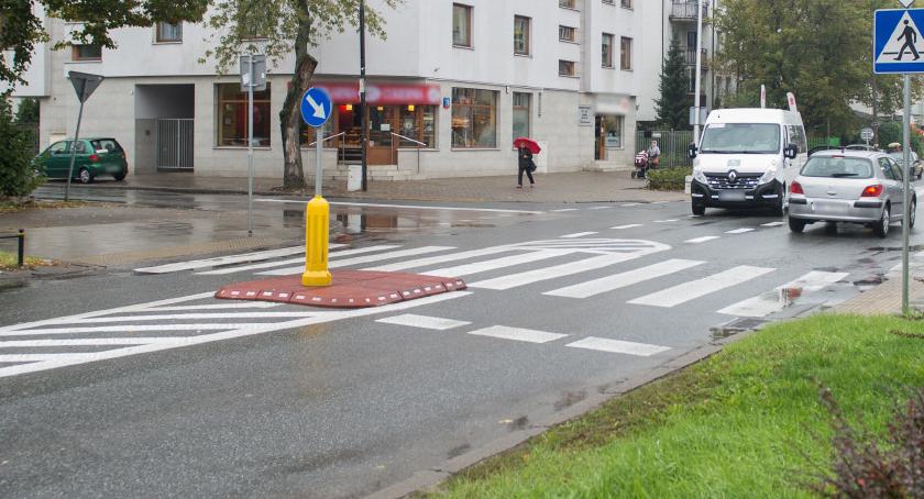 Kilkanaście nowych azyli dla pieszych na przejściach. Zobacz gdzie jest bezpieczniej