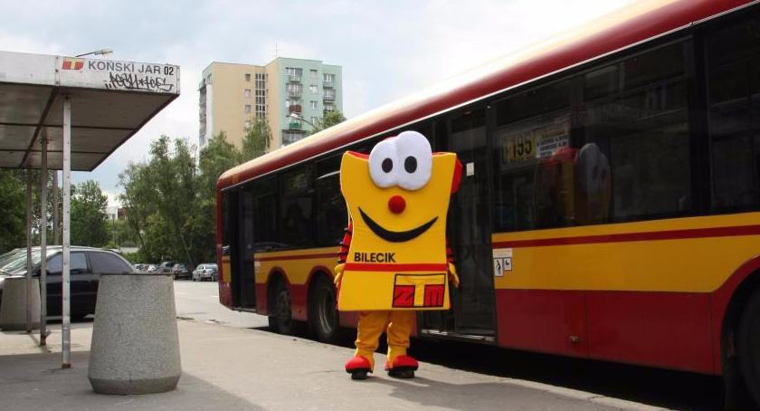 Pan Bilecik uczy jak bezpiecznie podróżować komunikacją miejską