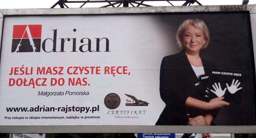 „Mam czyste ręce” to kampania rajstop. Adrian znów pokazał swoją kreatywność