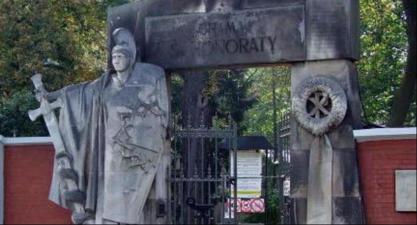 W tym roku też zebrano rekordową kwotę na ratowanie Starych Powązek