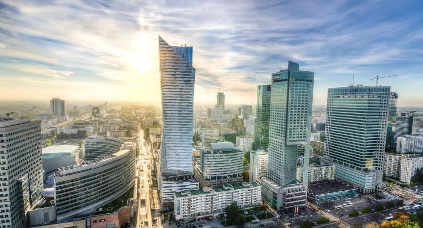 Warszawa co raz bardziej atrakcyjna dla turystów. 740 000 osób zwiedzi stolicę?