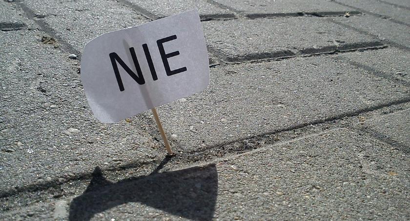 Protest przed ratuszem przeciwko „odradzającemu się faszyzmowi”
