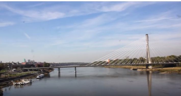 Ulice Warszawy z perspektywy pasażera komunikacji miejskiej [wideo]