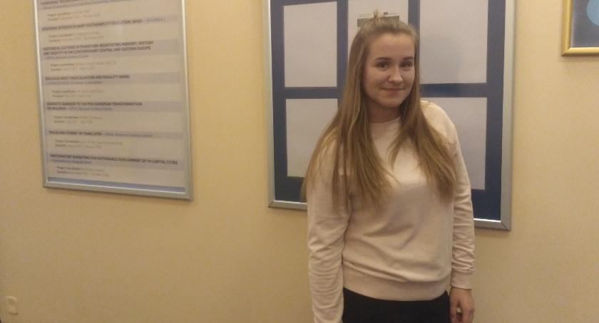 Paulina fascynuje się aktorstwem i studiuje na uczelni Collegium Civitas