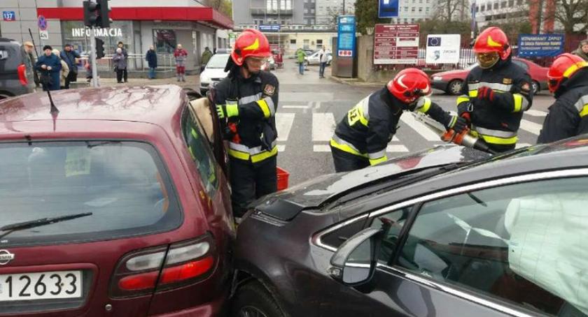 Uwaga utrudnienia! Zderzenie trzech samochodów na Wołoskiej!