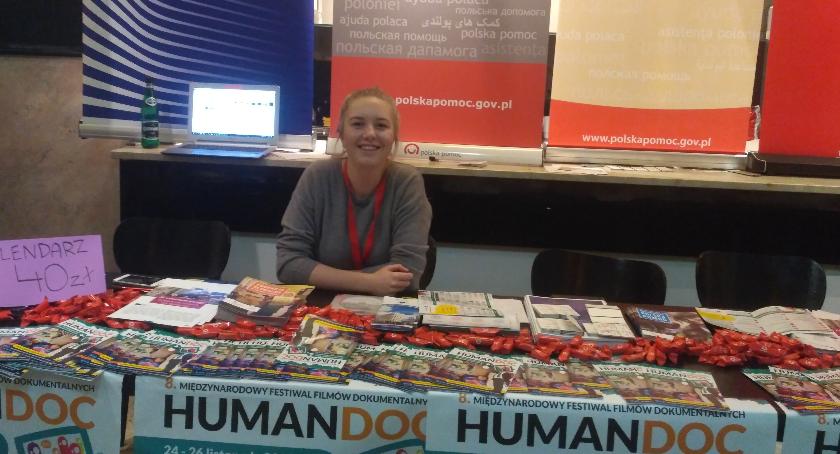 Julia - wolontariuszka na festiwalu Humandoc