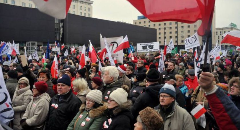 Czy media kiedykolwiek były wolne? Demonstracja KOD w Warszawie
