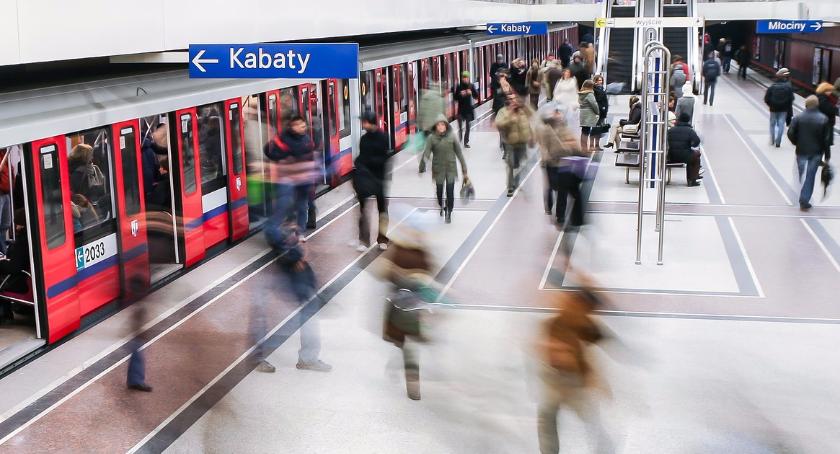 Warszawskie metro świętuje Mikołajki. Niespodzianka dla pasażerów