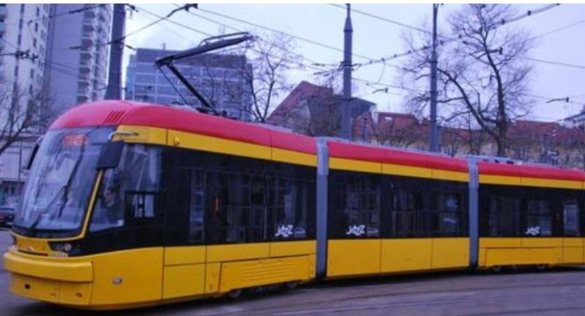 Tramwaj potrącił pieszego w Alejach Jerozolimskich. Wstrzymano ruch 