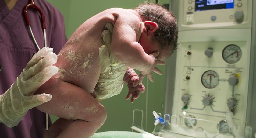 Szpital św. Zofii kontra rodzice noworodka. Decyzja sądu o zatrzymaniu dziecka w placówce