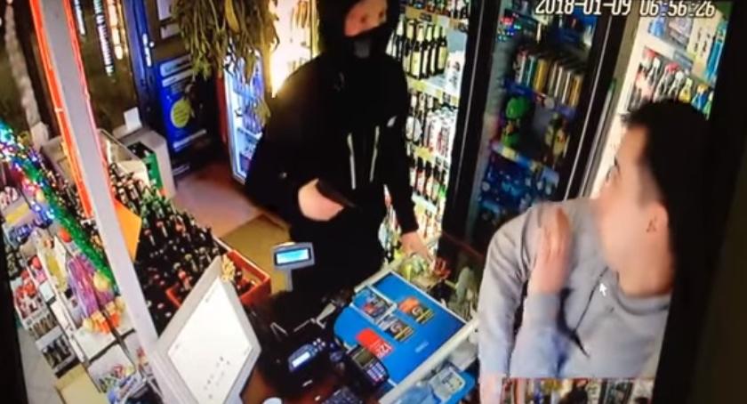 Napad z bronią w ręku na sklep przy Targowej. Policja szuka sprawcy