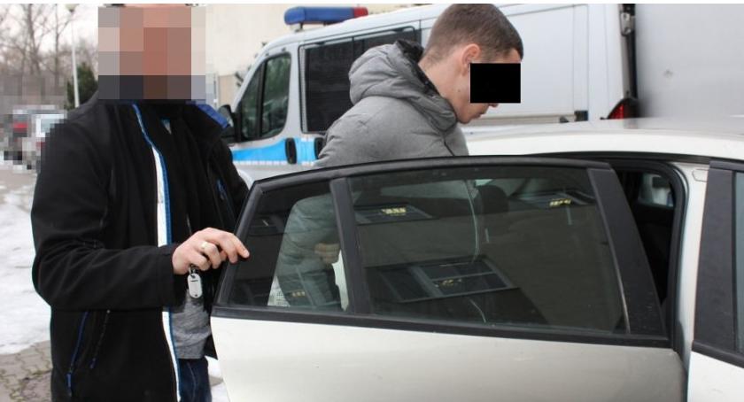 Zaatakował 15-latka na przystanku...