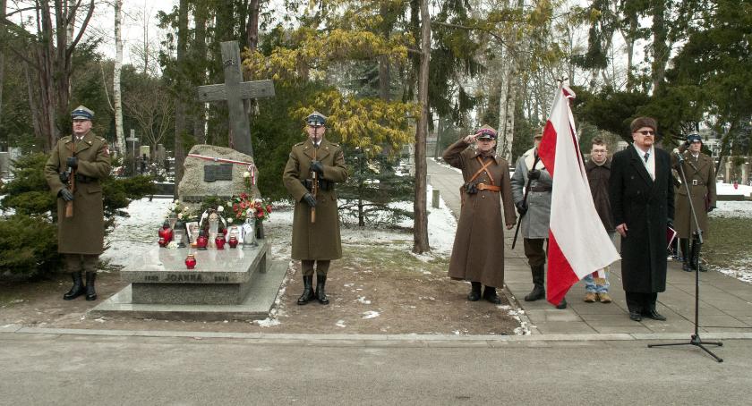 WICEMARSZAŁEK SENATU MARIA KOC UCZCIŁA GENERAŁA RYSZARDA KUKLIŃSKIEGO W XIV ROCZNICĘ ŚMIERCI.
