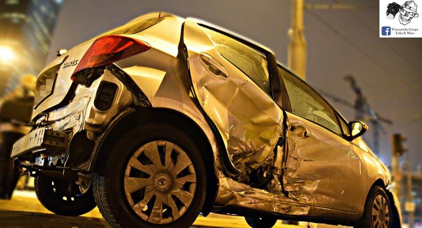 Rondo Karcelak: fiat wjechał w bok toyoty. [ZDJĘCIA]