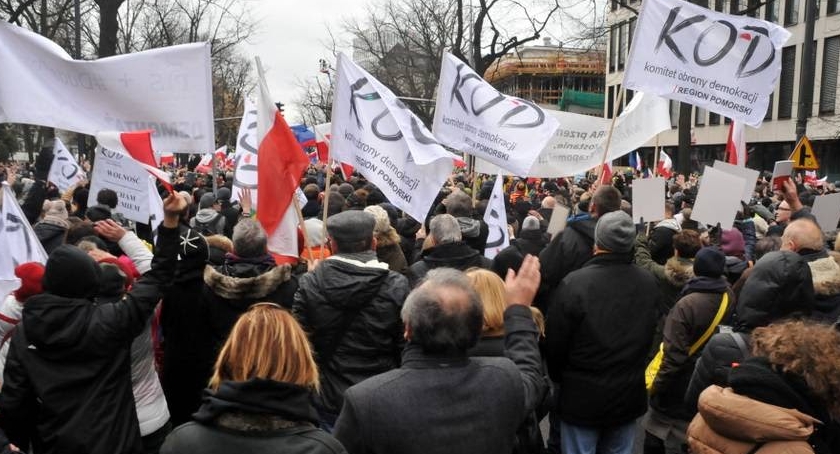 Marsz KOD przeszedł ulicami Warszawy. W obronie Wałęsy
