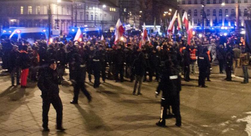Wieczorne marsze w ramach obchodów Dnia Żołnierzy Wyklętych. Interweniowała policja [ZDJĘCIA]