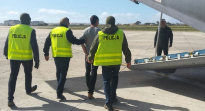 Kajetan P. rzucił się na funkcjonariusza policji