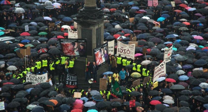 Czarny Piątek na ulicach Warszawy. Będa utrudnienia
