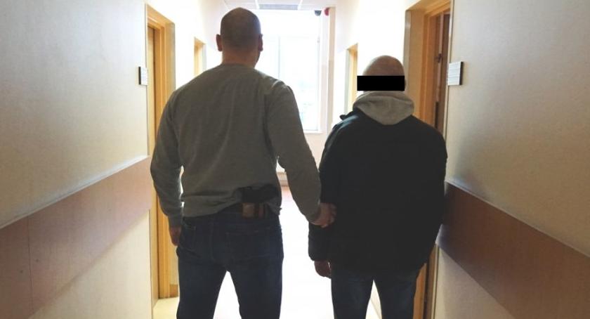 Nagrywał kobiety w toalecie. Dzięki temu wpadł i usłyszał zarzuty także za włamania