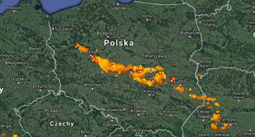 Tak to wygląda obecnie. Burze w nocy dotrą do Warszawy