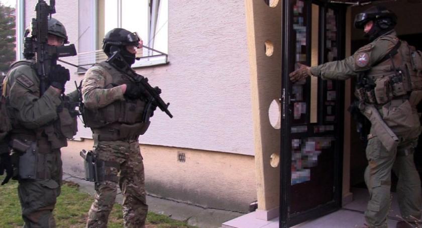 Kolejna akcja CBŚP wymierzona w członków grupy Suchego. W sumie 61 podejrzanych [ZDJĘCIA]