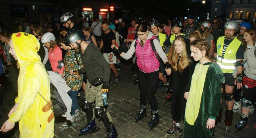 Pidżama Party – pora obudzić się z zimowego snu czyli nightskating Warszawa po raz pierwszy w sezoni