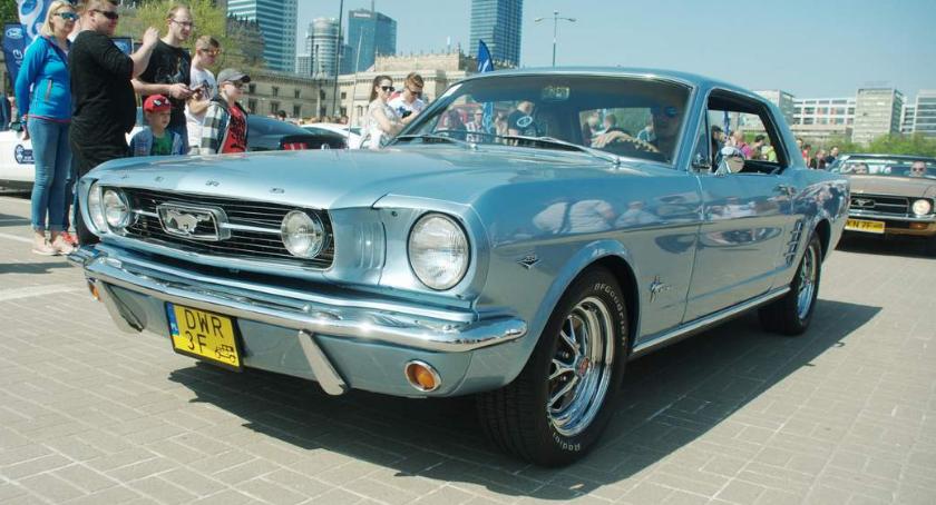 Zlot Mustangów przed PKiN [ZDJĘCIA]