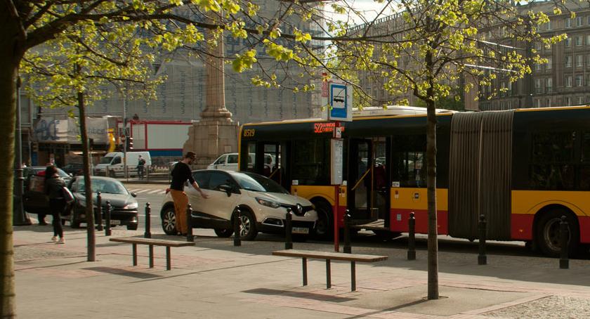 Plac Konstytucji i mistrz parkowania