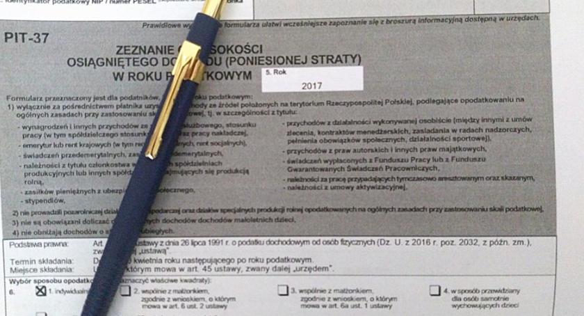 Ostatnie dni na rozliczenie PIT-ów! Kolejki w urzędach skarbowych