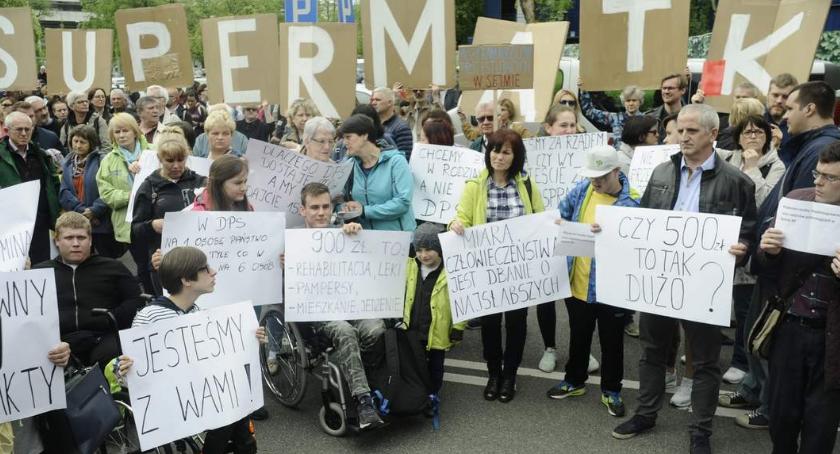 Protesty w Sejmie i przed Sejmem. Wciąż bez porozumienia z rodzicami niepełnosprawnych