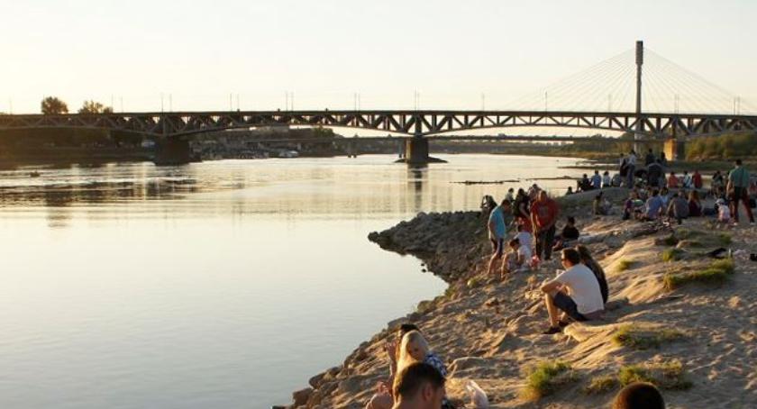 Rejsy, rowery, kajaki – rozpoczęcie letniego sezonu na dwóch brzegach Wisły