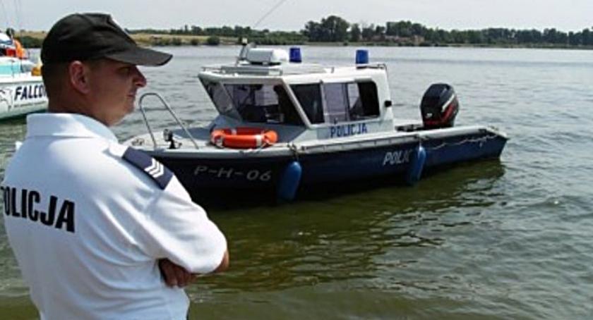 Skoczył do Wisły. Przeżył dzięki pomocy policjantów
