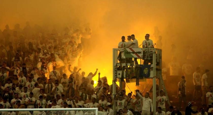 Zamieszki, przerwany mecz, ale Legia jest Mistrzem Polski!!!
