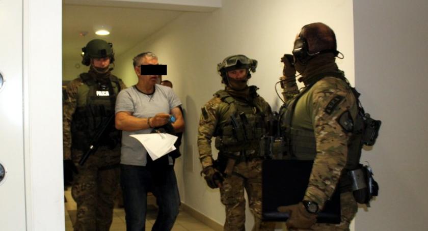 Akcja antyterrorystów - kolejne zatrzymania w sprawie brutalnych napadów [ZDJĘCIA]