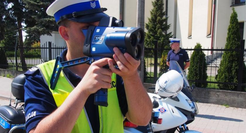 17 wypadków, dwie ofiary śmiertelne, 16 rannych - długi weekend na drogach