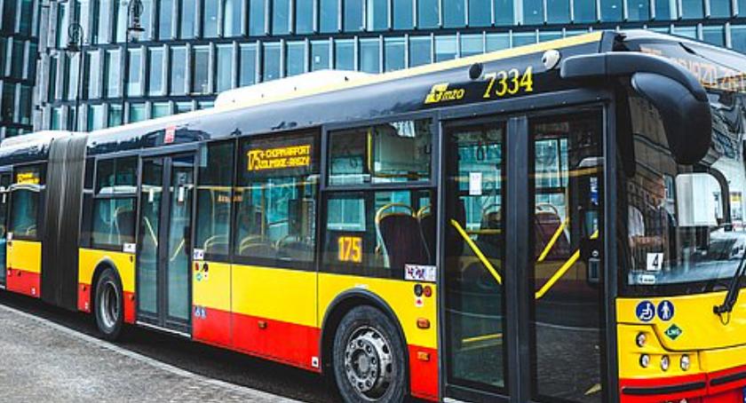 Biegacze i kolarze na ulicach miasta - weekend ze zmianami w komunikacji