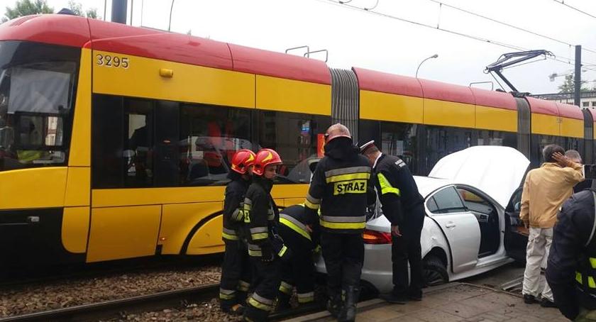 Zderzenie samochodu z tramwajem. Utrudnienia! [ZDJĘCIA]